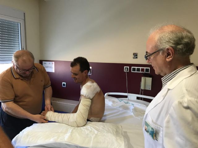 Luis León, del Astana, operado con éxito en el Hospital de Molina - 1, Foto 1