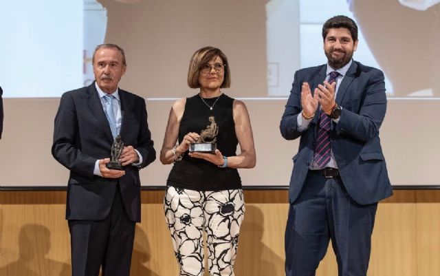 Lpez Miras clausura el acto de entrega de  los premios del Foro Nueva Murcia, Foto 1