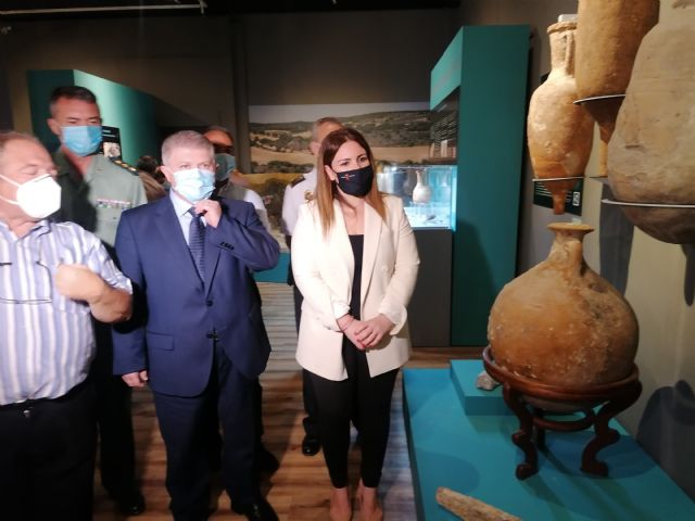 El Museo Arqueológico expone más de 900 piezas decomisadas a personas y redes dedicadas al expolio de yacimientos