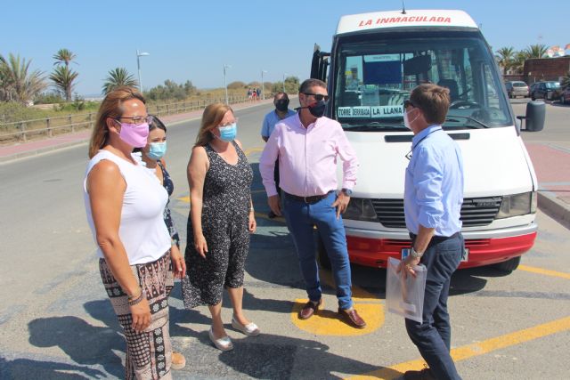 Comunidad y Ayuntamiento facilitan el acceso a las playas del Parque Regional Salinas y Arenales de San Pedro con un servicio gratuito de autobús y un aparcamiento disuasorio - 1, Foto 1