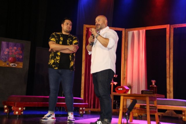 El Taller de Teatro clausur el curso con una puesta en escena que divirti al numeroso pblico asistente, Foto 2