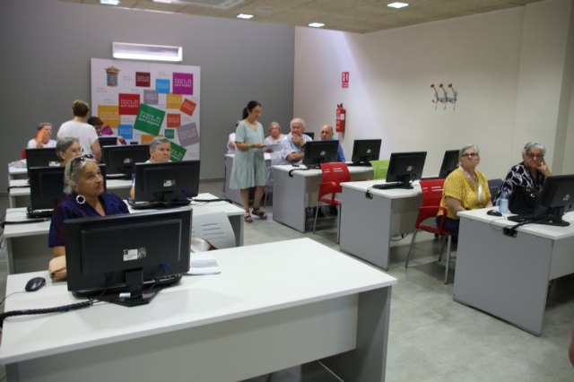 Nuestros mayores aprenden a manejar el mvil, Foto 2