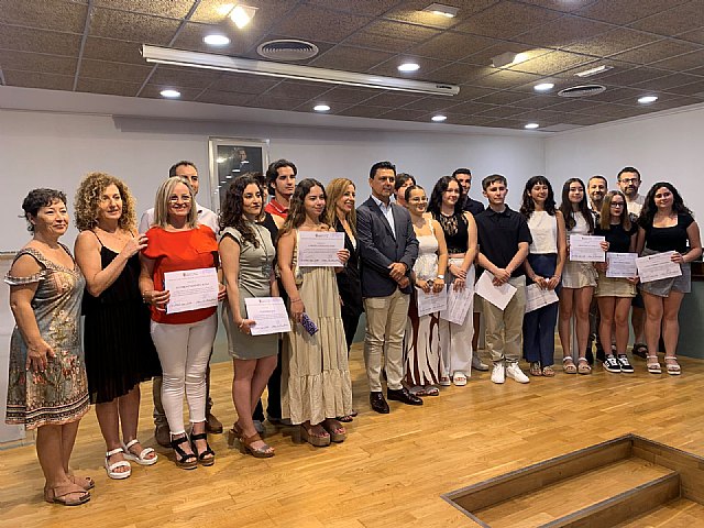El Ayuntamiento reconoce los méritos académicos de 21 alumnos del municipio - 1, Foto 1