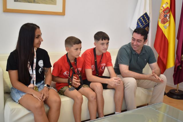 El Yamaneko torreño presenta al alcalde Noguera sus 11 medallas nacionales de kickboxing - 2, Foto 2