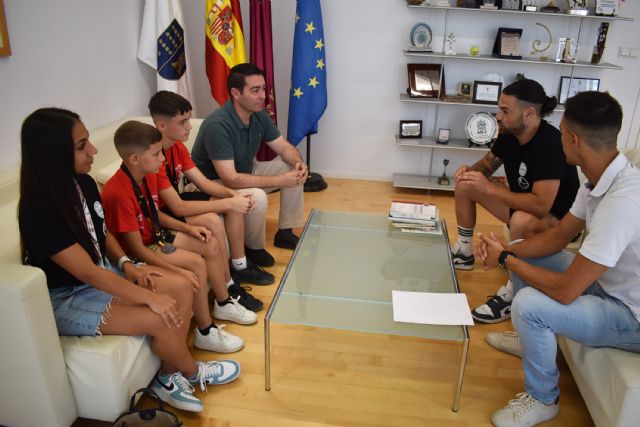 El Yamaneko torreño presenta al alcalde Noguera sus 11 medallas nacionales de kickboxing - 4, Foto 4