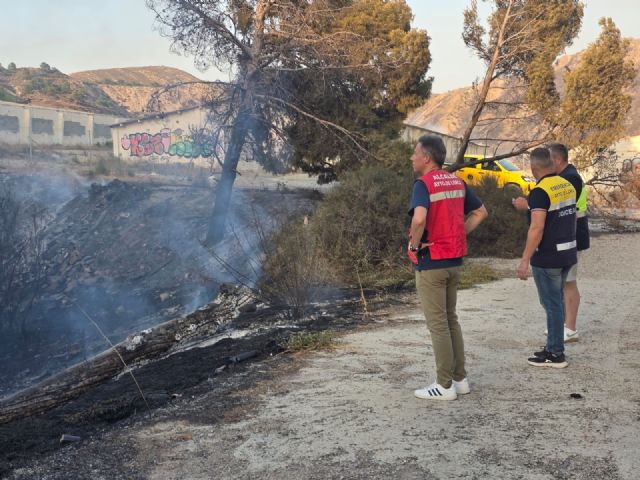 El incendio declarado esta tarde en Lorca queda estabilizado tras afectar a trece hectáreas de terreno - 3, Foto 3