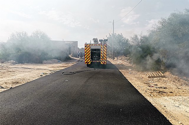 Incendio de matorral con afectación a viviendas en Alcantarilla - 1, Foto 1