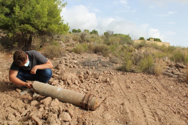    [El Servicio Municipal de Aguas elimina la importante obstrucción en la tubería de distribución de agua potable de La Ñorica, Foto 2