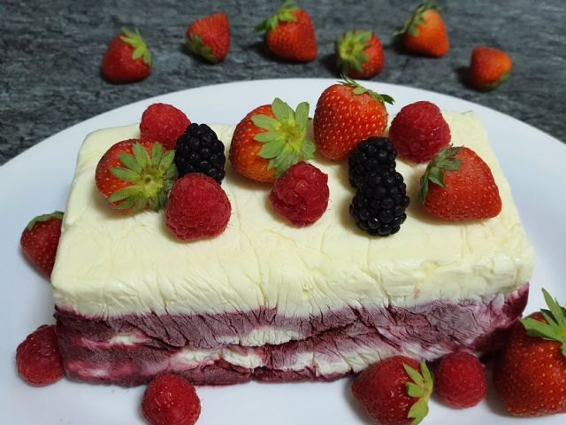 ¡Receta fácil de tarta helada de yogur y frutos rojos! - 1, Foto 1
