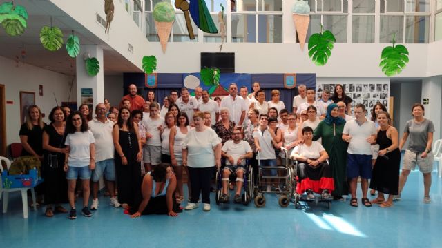 Los usuarios del Centro de Da de Personas con Discapacidad despidieron el curso con multitud de actividades, Foto 4