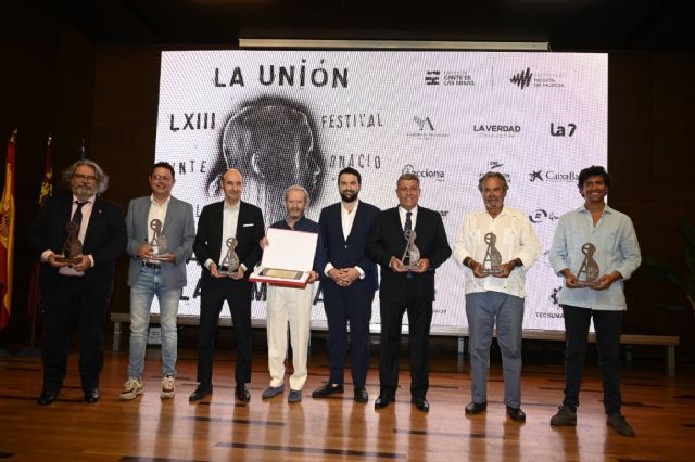 'Serranito' recibe emocionado la 'Placa de Oro' en homenaje a toda una vida dedicada a la guitarra flamenca - 2, Foto 2