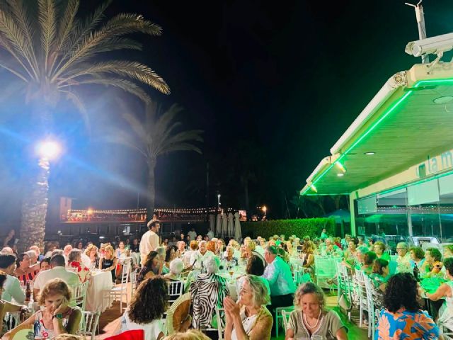 Cerca de 300 blancos se unen en la Cena de Verano para contribuir al nuevo manto de la Virgen de la Amargura - 2, Foto 2