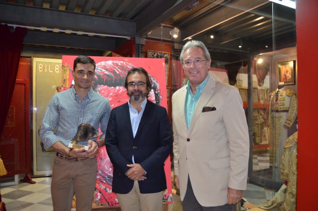 El consejero de Presidencia entrega al torero Paco Ureña el Premio al Mejor Toreo de Capote de la Feria de Murcia 2016 - 1, Foto 1