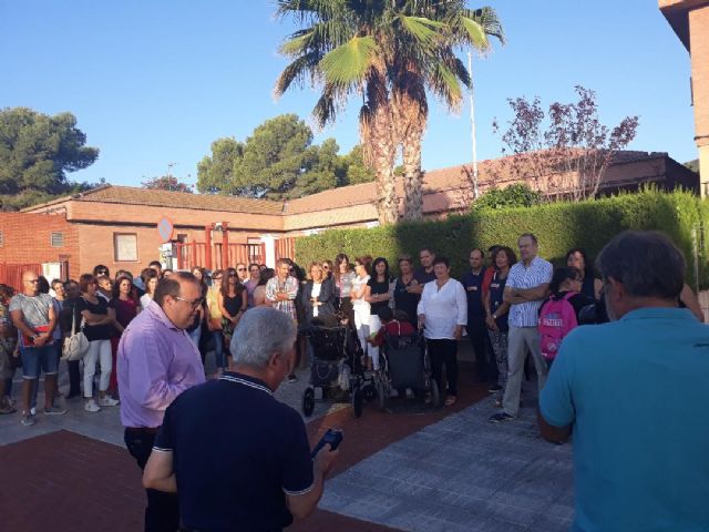 IU apoya las reivindicaciones de las madres y padres del alumnado del colegio de Educación Especial Pilar Soubrier - 1, Foto 1