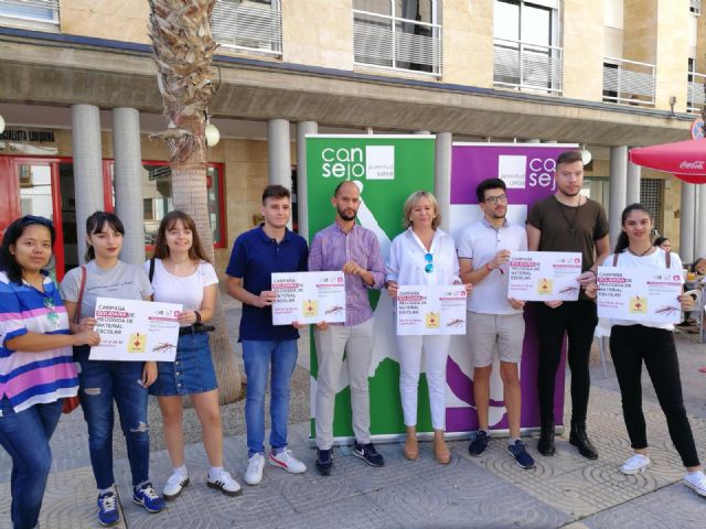 Jóvenes de Lorca se unen por segundo año consecutivo en una campaña solidaria de recogida de material escolar a beneficio de Cruz Roja - 1, Foto 1