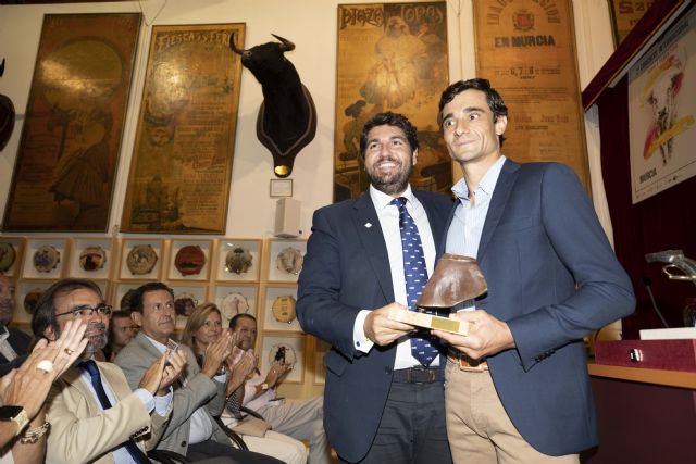 López Miras participa en los Aperitivos Taurinos organizados por el Real Club Taurino de Murcia - 3, Foto 3
