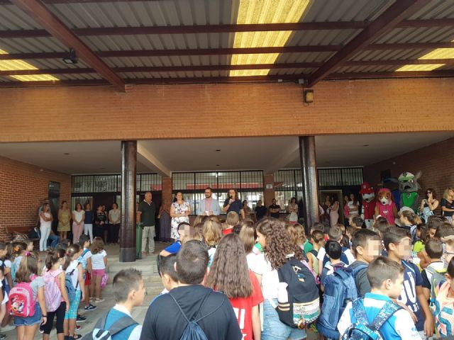 El curso se ha iniciado hoy en Lorca con aproximadamente 3.300 niños en infantil y 6.850 alumnos en primaria - 1, Foto 1