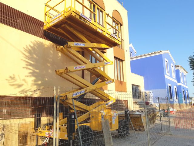 Completion of the work on the roof of the Theater of "La Cárcel", whose actions are now focused on the interior of the infrastructure