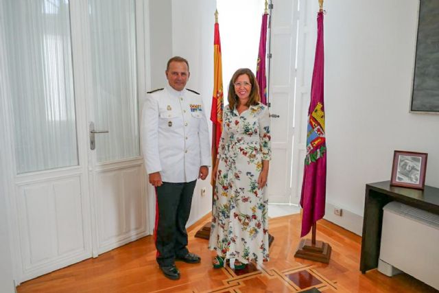 El general comandante de la Fuerza de Protección de la Armada se despide de la alcaldesa - 1, Foto 1