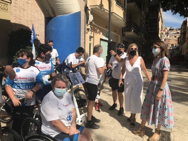 Los peregrinos de DisCamino son recibidos entre aplausos en la Plaza de España - 2, Foto 2