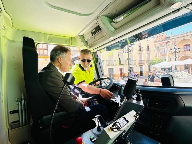 Lorca se posiciona a la vanguardia en la gestión de residuos con la modernización de su flota de camiones recolectores - 1, Foto 1
