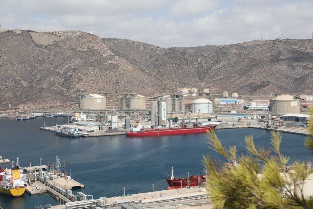 El Puerto de Cartagena estudiará nuevas soluciones para evitar el arrastre de partículas y residuos al mar por el agua de lluvia El Puerto de Cartagena estudiará nuevas soluciones para evitar el arrastre de partículas y residuos al mar por el agua de lluvia