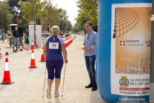 La I Marcha Nórdica de Cartagena convirtió la Milla Verde en escaparate de la novedosa modalidad deportiva - 3, Foto 3