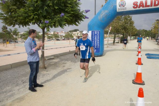 La I Marcha Nórdica de Cartagena convirtió la Milla Verde en escaparate de la novedosa modalidad deportiva - 4, Foto 4