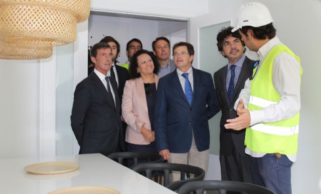 El Alcalde de Lorca y el Subsecretario de Fomento visitan las obras de reconstrucción del residencial Barrio de San Fernando - 4, Foto 4