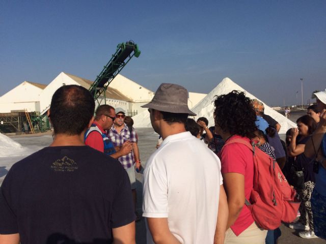 Un total de 70 personas conocen las salinas de San Pedro en una visita guiada - 2, Foto 2