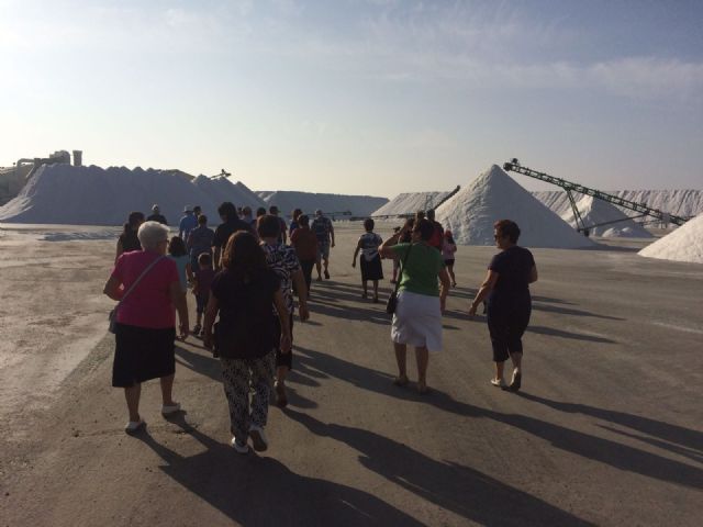 Un total de 70 personas conocen las salinas de San Pedro en una visita guiada - 3, Foto 3