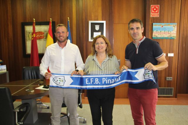 Ayuntamiento y asociaciones locales de fútbol y atletismo colaboran en el fomento del deporte base - 1, Foto 1