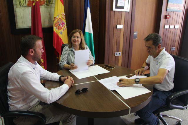Ayuntamiento y asociaciones locales de fútbol y atletismo colaboran en el fomento del deporte base - 2, Foto 2