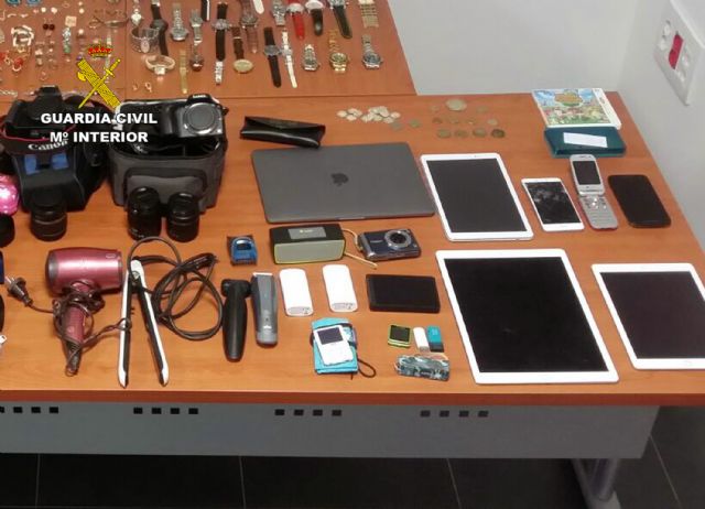 La Guardia Civil detiene en Lorca a dos personas dedicadas a la comisión de robos en viviendas - 2, Foto 2