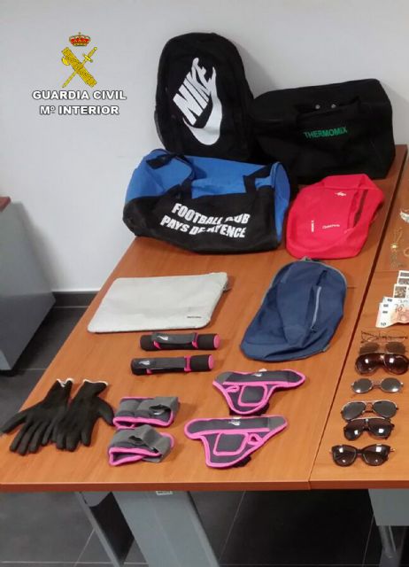 La Guardia Civil detiene en Lorca a dos personas dedicadas a la comisión de robos en viviendas - 3, Foto 3