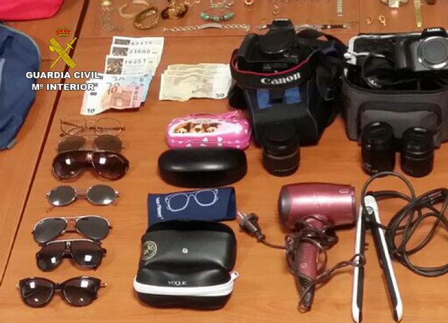 La Guardia Civil detiene en Lorca a dos personas dedicadas a la comisión de robos en viviendas - 4, Foto 4