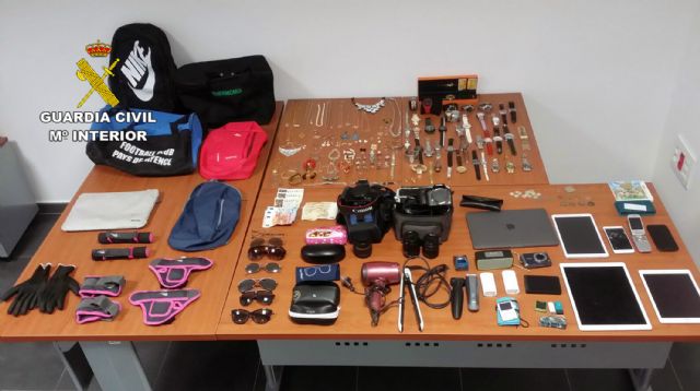 La Guardia Civil detiene en Lorca a dos personas dedicadas a la comisión de robos en viviendas - 5, Foto 5