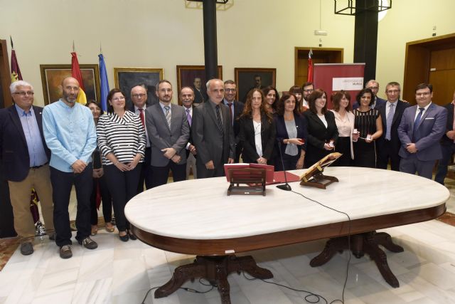 Doce docentes de la Universidad de Murcia toman posesión de sus cátedras y plazas de profesor titular - 1, Foto 1