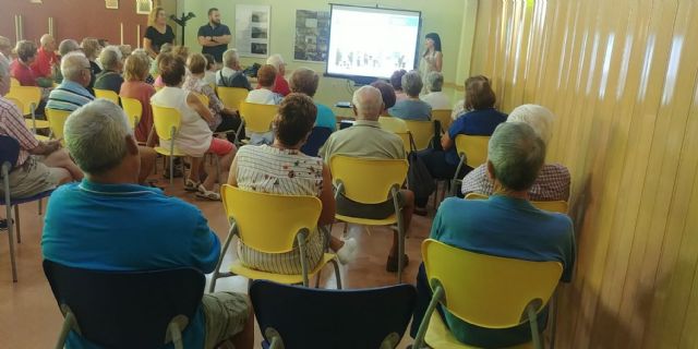 Decenas de personas participan en los talleres presenciales de los presupuestos participativos 2020 - 2, Foto 2