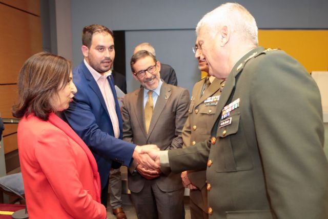 Defensa y el Ayuntamiento de Los Alcázares firman un convenio para promover la Cultura de la Defensa - 2, Foto 2