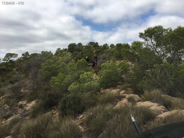 Rescatan a una senderista accidentada en el Puerto de El Garruchal - 2, Foto 2