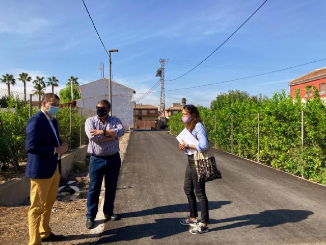 Los Dolores cuenta con un nuevo pavimento en el carril Escarabajal que mejora la seguridad de los vecinos - 1, Foto 1