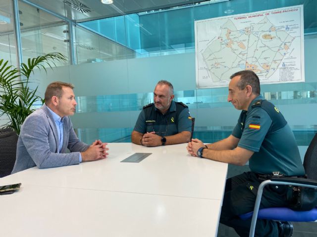 Relevo en el Cuartel de la Guardia Civil de Torre Pacheco - 2, Foto 2