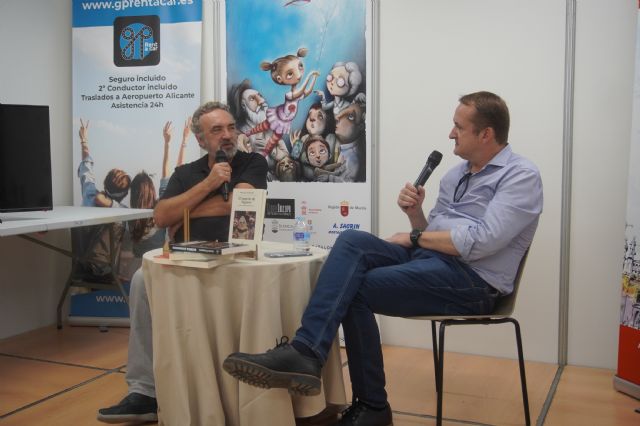 Ciclos, mesas redondas y encuentros con autores para seguir disfrutando de la Feria del Libro de Murcia - 2, Foto 2