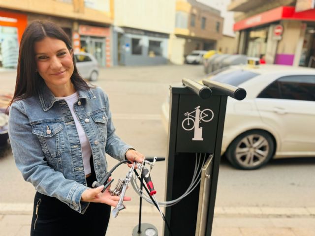 El Ayuntamiento de Lorca instala varias estaciones de mantenimiento de bicicletas distribuidas en varios puntos estratégicos - 1, Foto 1
