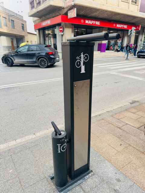 El Ayuntamiento de Lorca instala varias estaciones de mantenimiento de bicicletas distribuidas en varios puntos estratégicos - 3, Foto 3