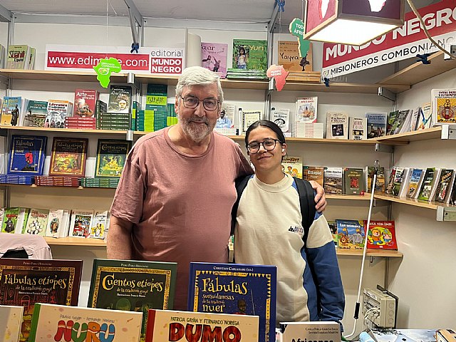 La Editorial Mundo Negro en la Feria del Libro de Murcia. Haciendo Misión desde la literatura, Foto 2