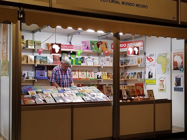 La Editorial Mundo Negro en la Feria del Libro de Murcia. Haciendo Misión desde la literatura, Foto 3
