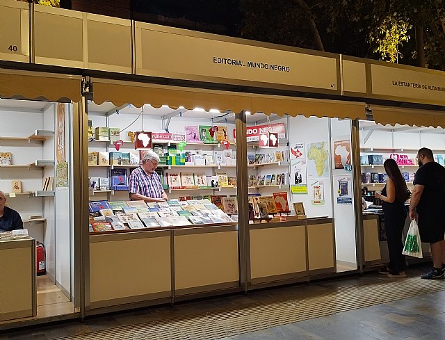 La Editorial Mundo Negro en la Feria del Libro de Murcia. Haciendo Misión desde la literatura, Foto 4