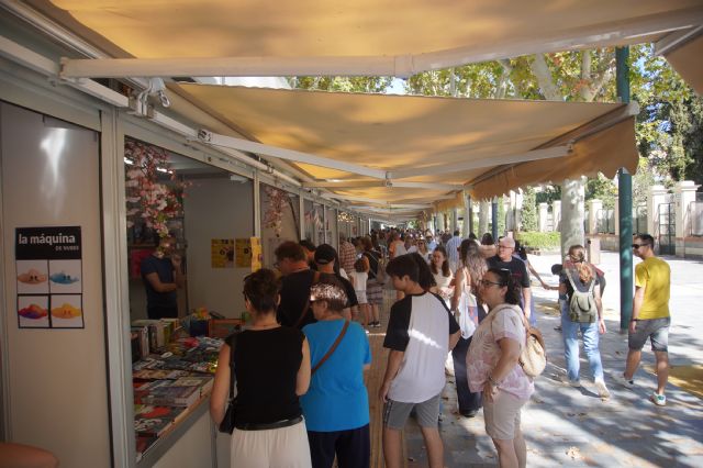 La Feria del Libro de Murcia retoma los actos y vuelve a abrir las casetas - 1, Foto 1